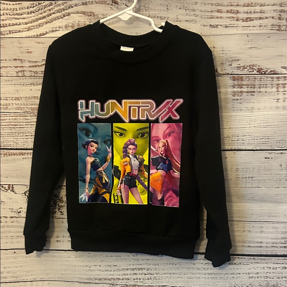 Girls Huntrix sweatshirt size 130 (8)